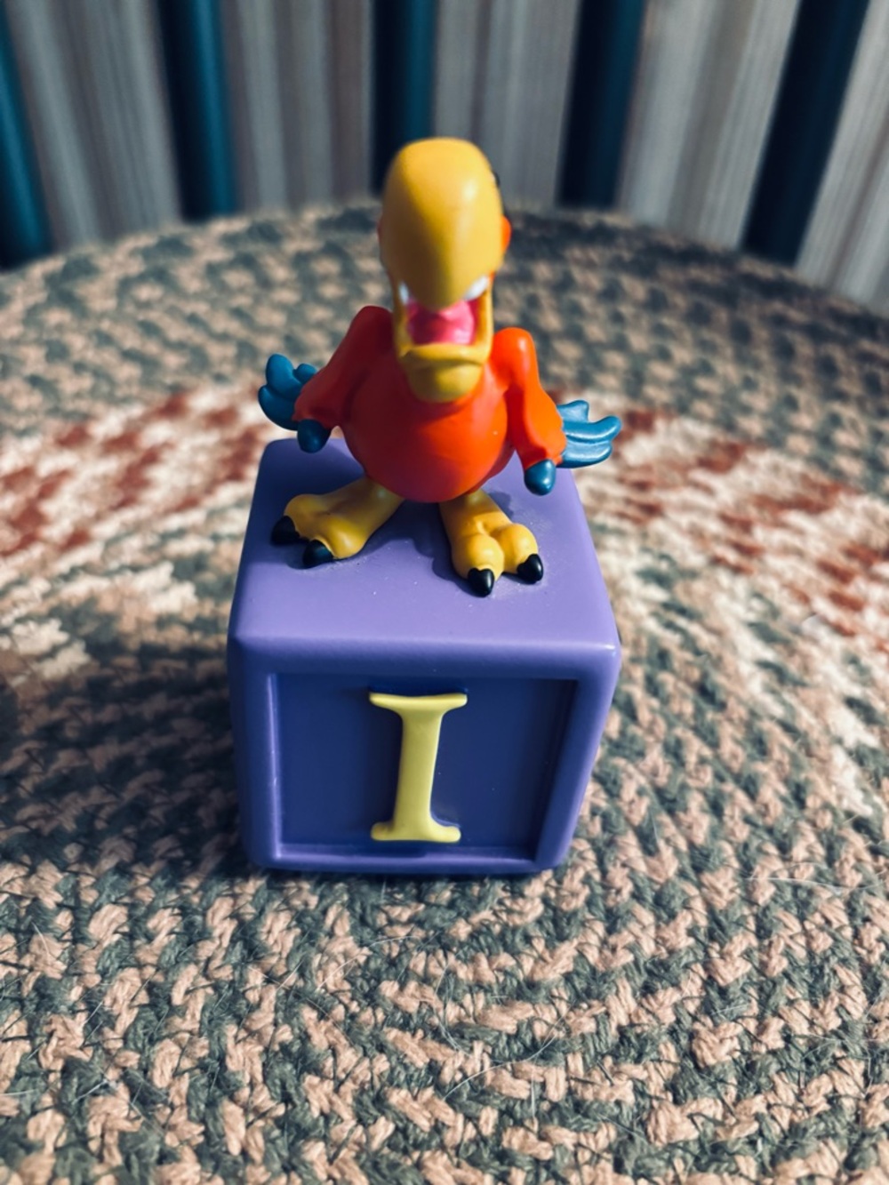 Grolier Disney Alphabet Letter Yellow “I” Ceramic Block With Iago From Aladdin